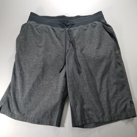 Lululemon THE Short Size Large L 11" Inseam Gray Abstract Geometric Mens - Picture 2 of 7